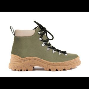 Alice + Whittles Sage Weekend Boots